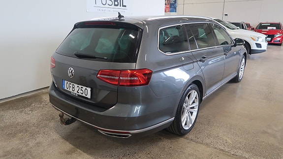 Volkswagen Passat 4 of 19