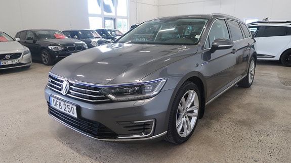 Volkswagen Passat 7 of 19