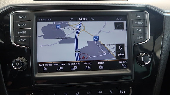 Volkswagen Passat 16 of 19