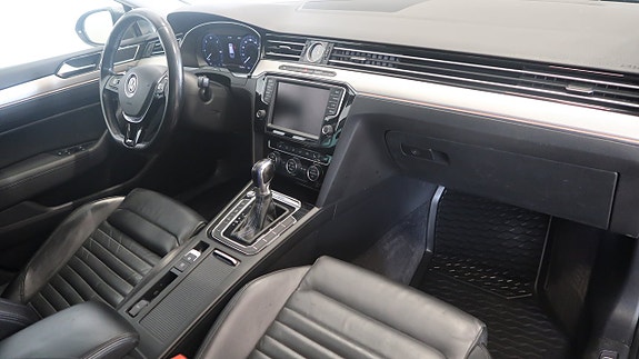 Volkswagen Passat 10 of 19