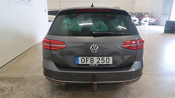 Volkswagen Passat 5 of 19