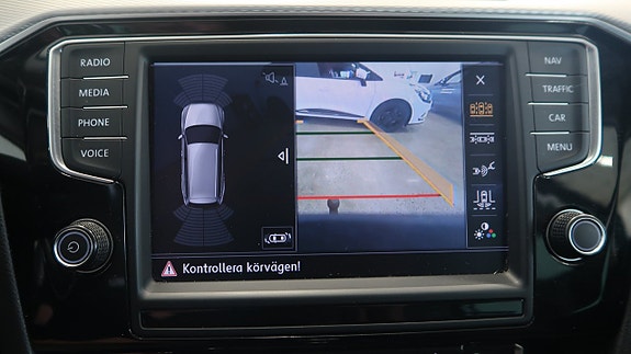 Volkswagen Passat 15 of 19