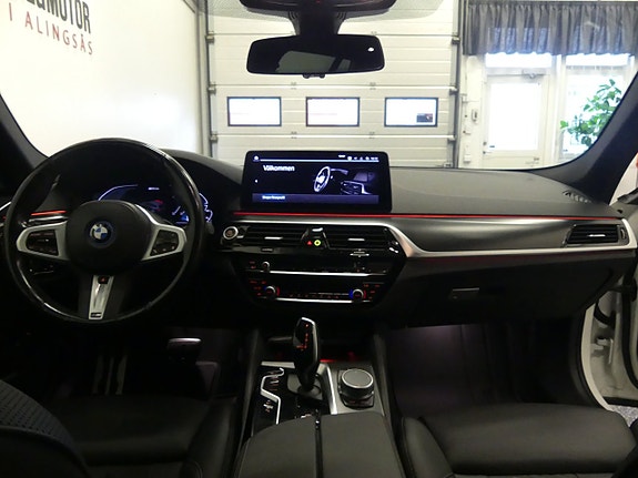 BMW 530e 12 of 15