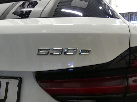 BMW 530e 5 of 15