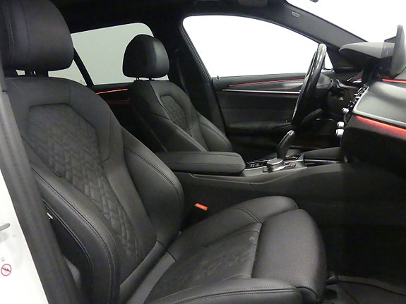 BMW 530e 14 of 15
