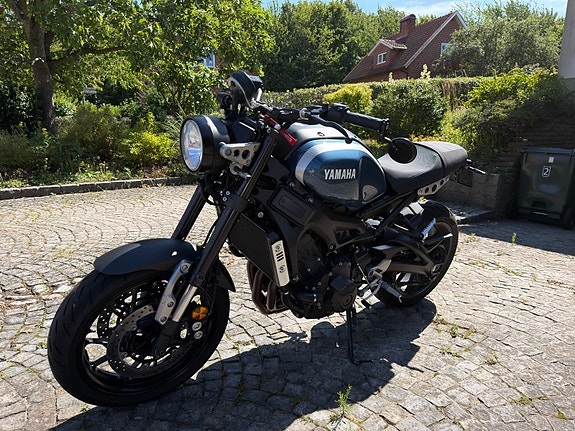 Yamaha XSR900 2 of 6