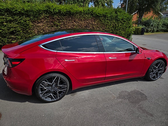 Tesla Model 3 3 of 16