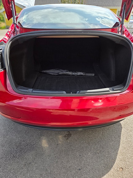 Tesla Model 3 8 of 16
