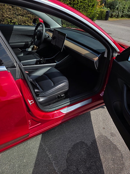 Tesla Model 3 10 of 16