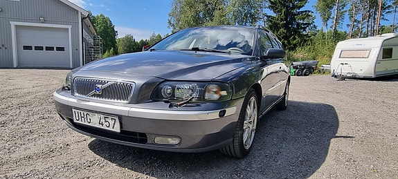 Volvo V70 2 of 8