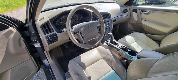 Volvo V70 4 of 8
