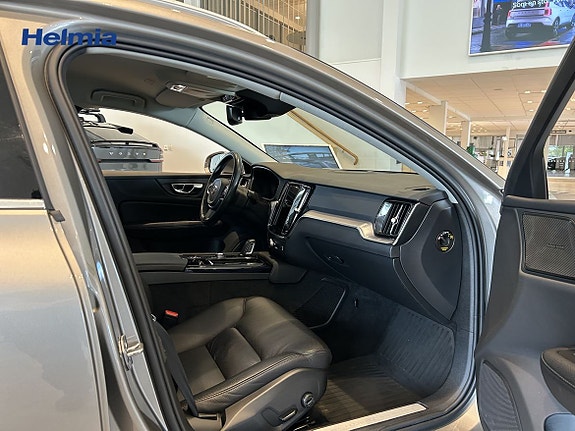 Volvo V60 4 of 13
