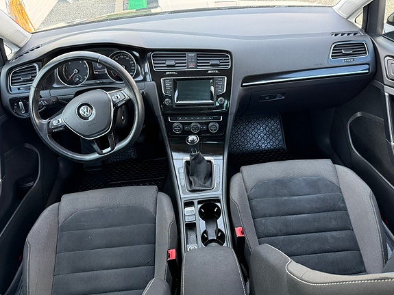 Volkswagen Golf VII 10 of 12