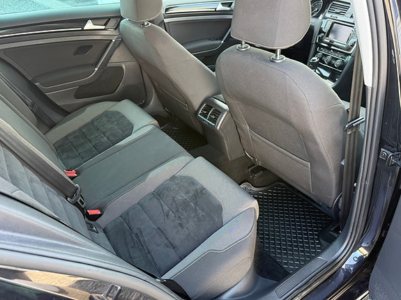 Volkswagen Golf VII 9 of 12