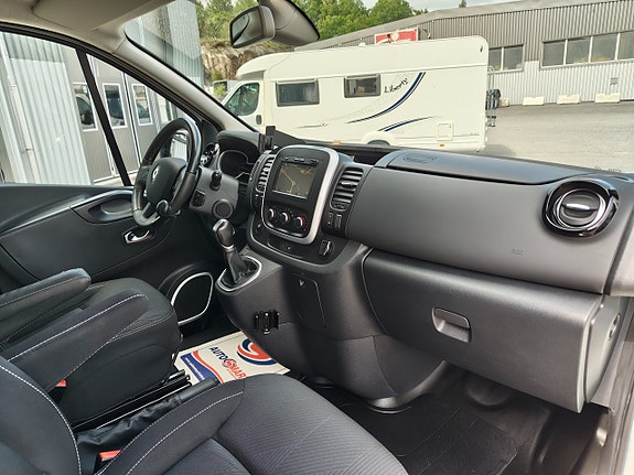 Renault Trafic 24 of 28