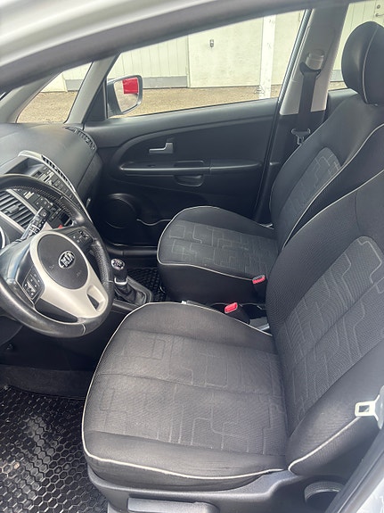 Kia Venga 7 of 8