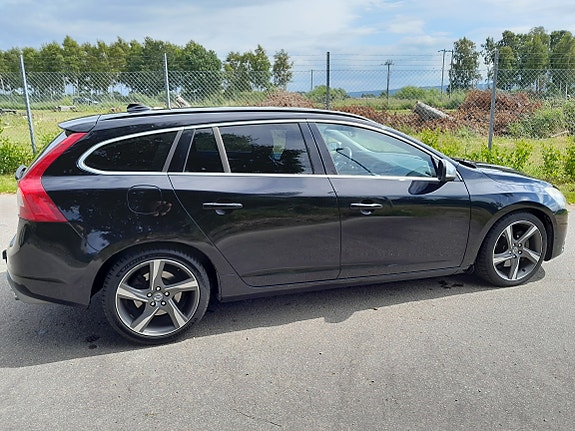 Volvo V60 2 of 6