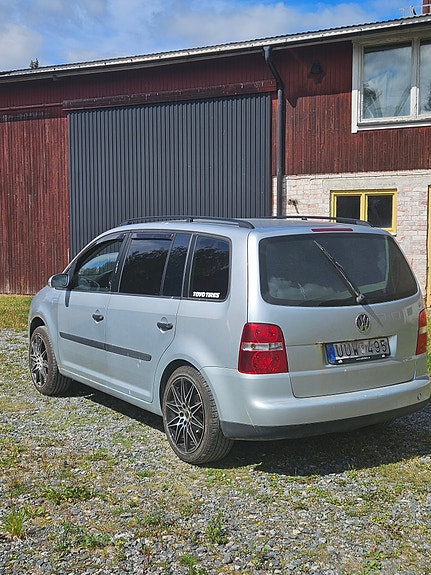 Volkswagen Touran 4 of 4