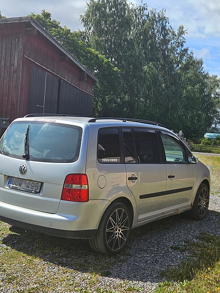 Volkswagen Touran 3 of 4