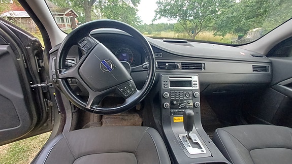 Volvo V70 7 of 8