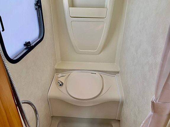 Adria Adora 562 UP 2008 Dubbelbädd och Ac 12 of 12