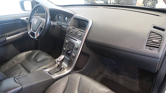 Volvo XC60 10 of 18