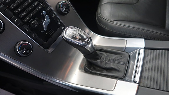 Volvo XC60 12 of 18