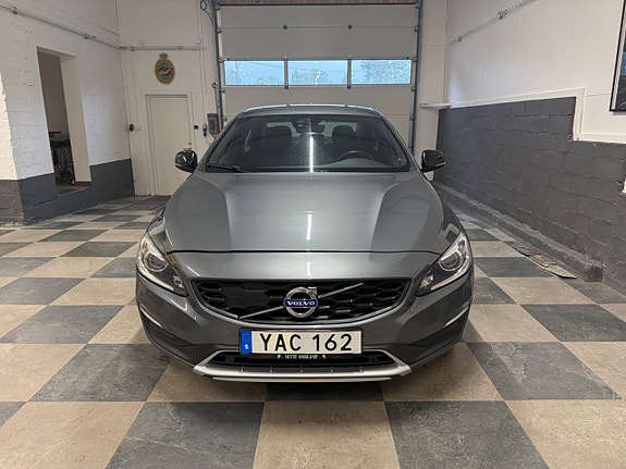 Volvo S60 Cross Country 5 of 21