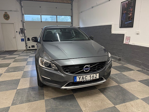 Volvo S60 Cross Country 4 of 21