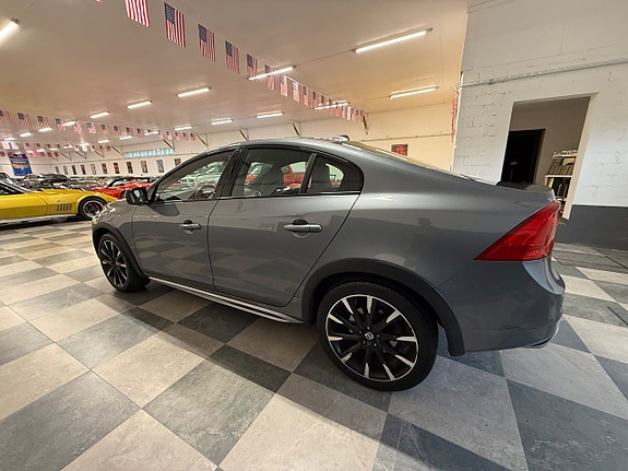 Volvo S60 Cross Country 8 of 21