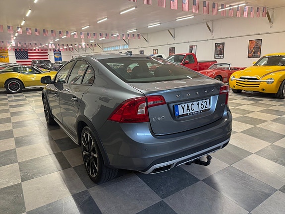 Volvo S60 Cross Country 9 of 21