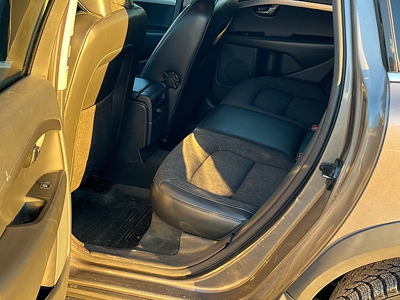 Volvo XC70 9 of 27