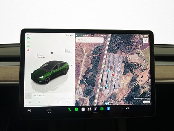 Tesla Model Y 19 of 30
