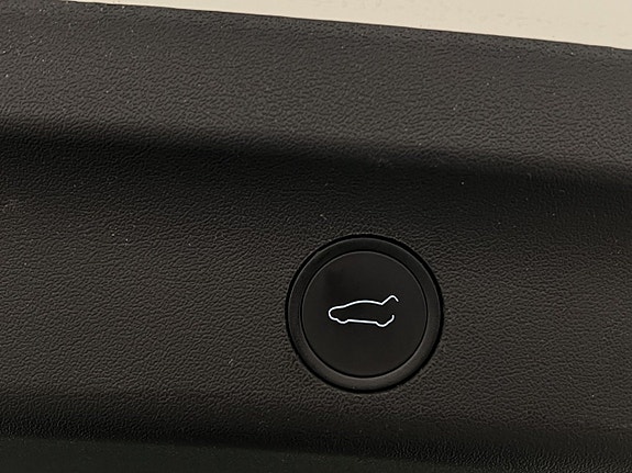 Tesla Model Y 29 of 30
