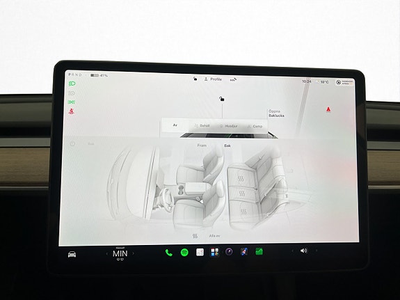 Tesla Model Y 22 of 30