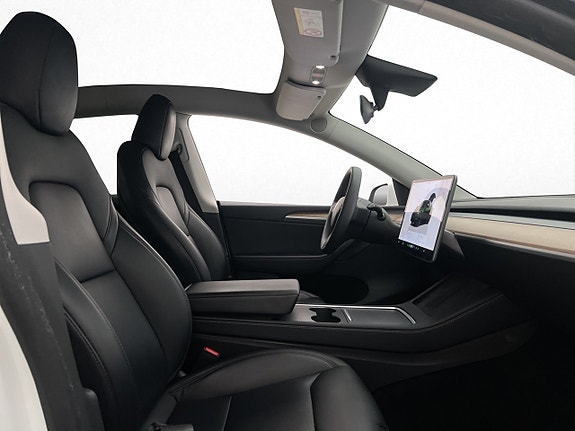 Tesla Model Y 25 of 30