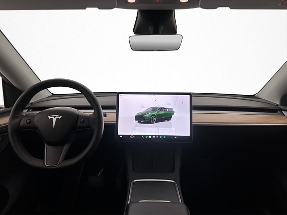 Tesla Model Y 15 of 30