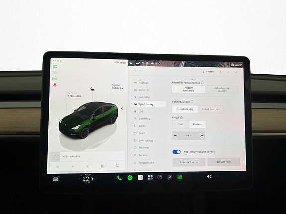 Tesla Model Y 23 of 30