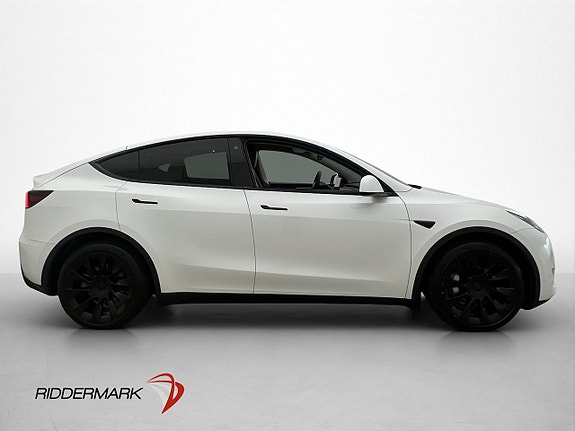 Tesla Model Y 10 of 30