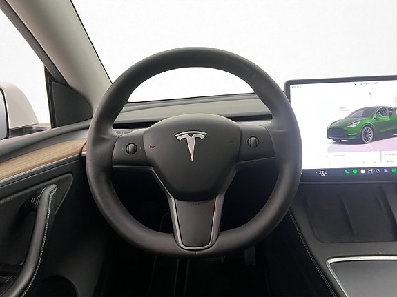 Tesla Model Y 16 of 30