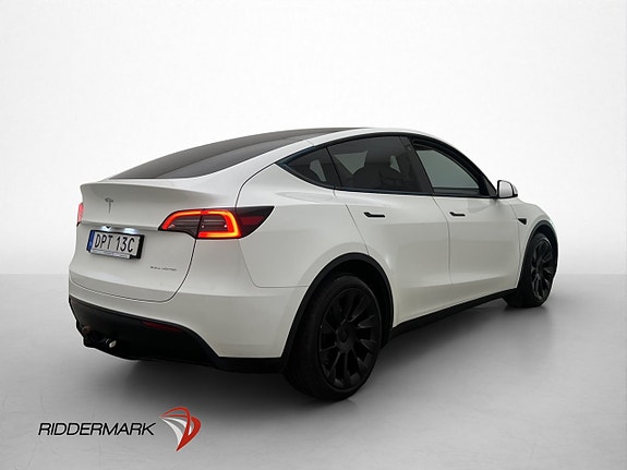 Tesla Model Y 9 of 30