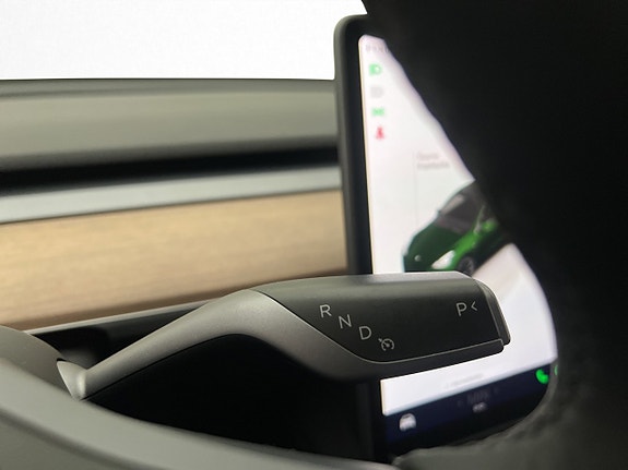 Tesla Model Y 17 of 30