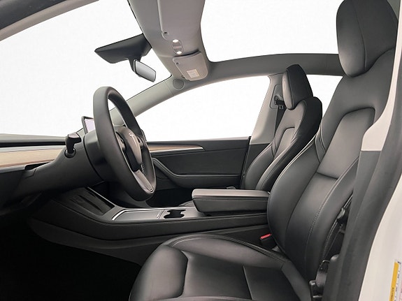 Tesla Model Y 13 of 30
