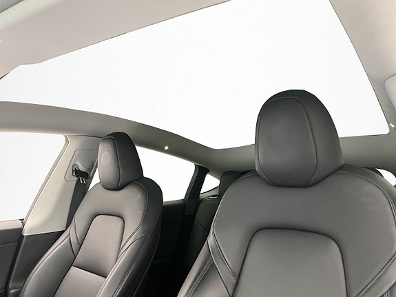 Tesla Model Y 14 of 30