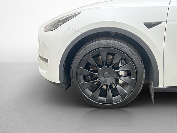 Tesla Model Y 30 of 30