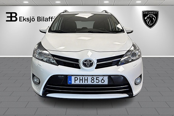 Toyota Verso 2 of 18