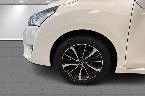 Toyota Verso 9 of 18