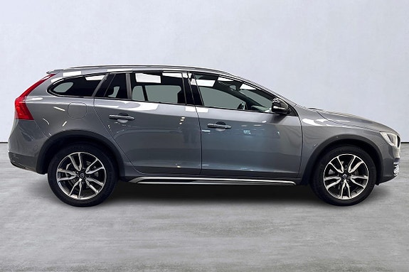 Volvo V60 Cross Country 5 of 23