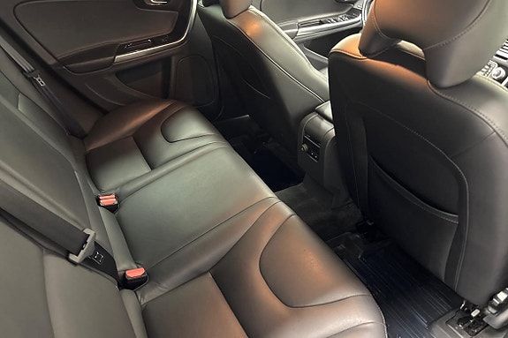 Volvo V60 Cross Country 13 of 23