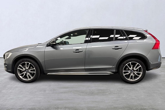 Volvo V60 Cross Country 2 of 23
